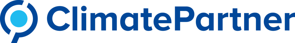 Das Bild zeigt ein Logo mit dem Text "ClimatePartner" in blauer Schrift. Links davon ist ein stilisiertes blaues Symbol. Hintergrund ist weiß.