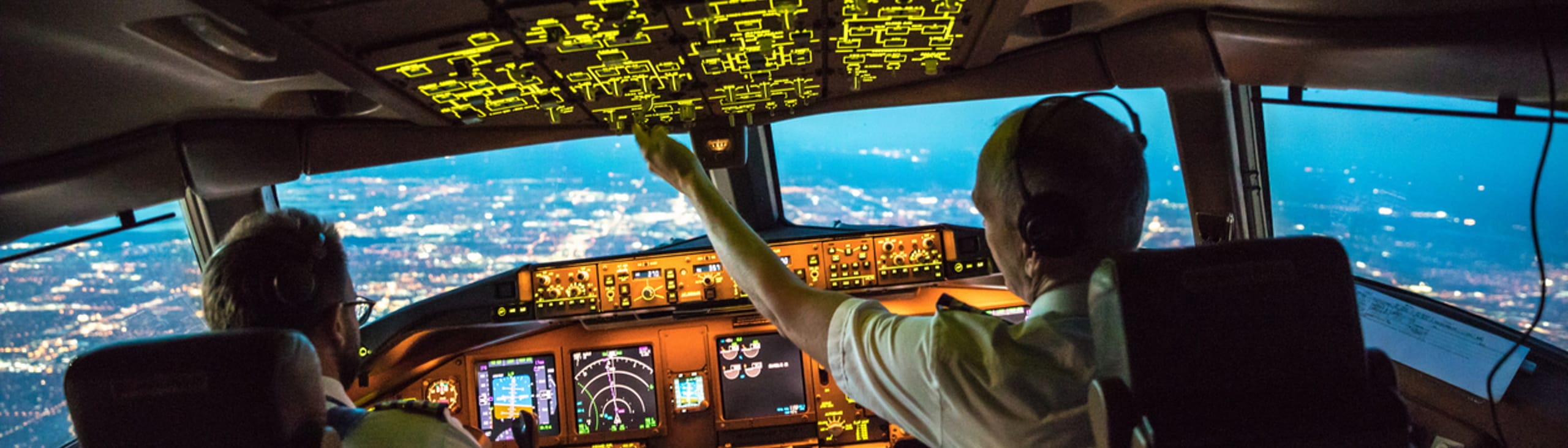 Piloten im Cockpit